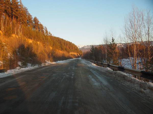 Уральская зимняя дорога. После моста р. Калагаза