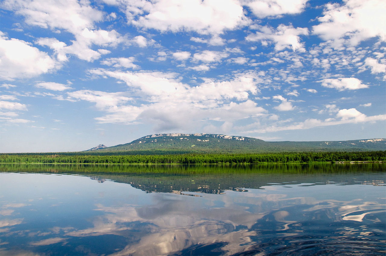 Хребет Зюраткуль, вид с озера Зюраткуль